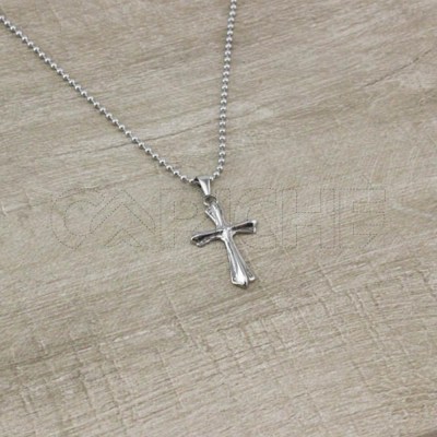 Colar em aço Cruz Gótica